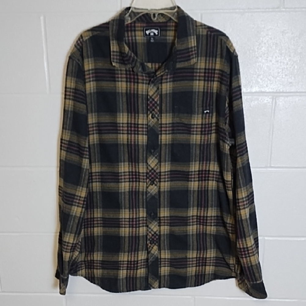 Billabong Casual Button-Down Flannel Shirt in Black & Tan